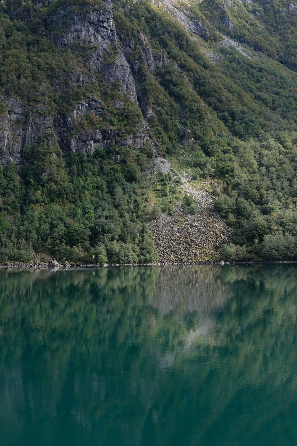 Reflecting mountain.