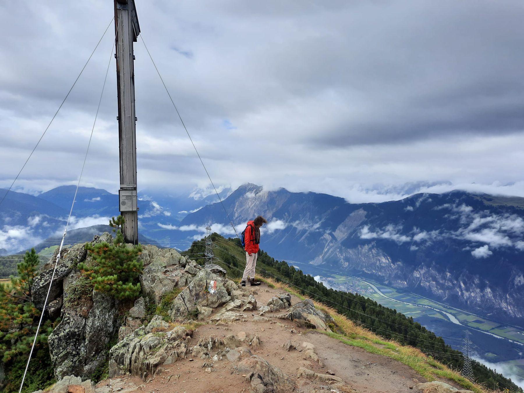 Jeffrey checks narrow path to peak